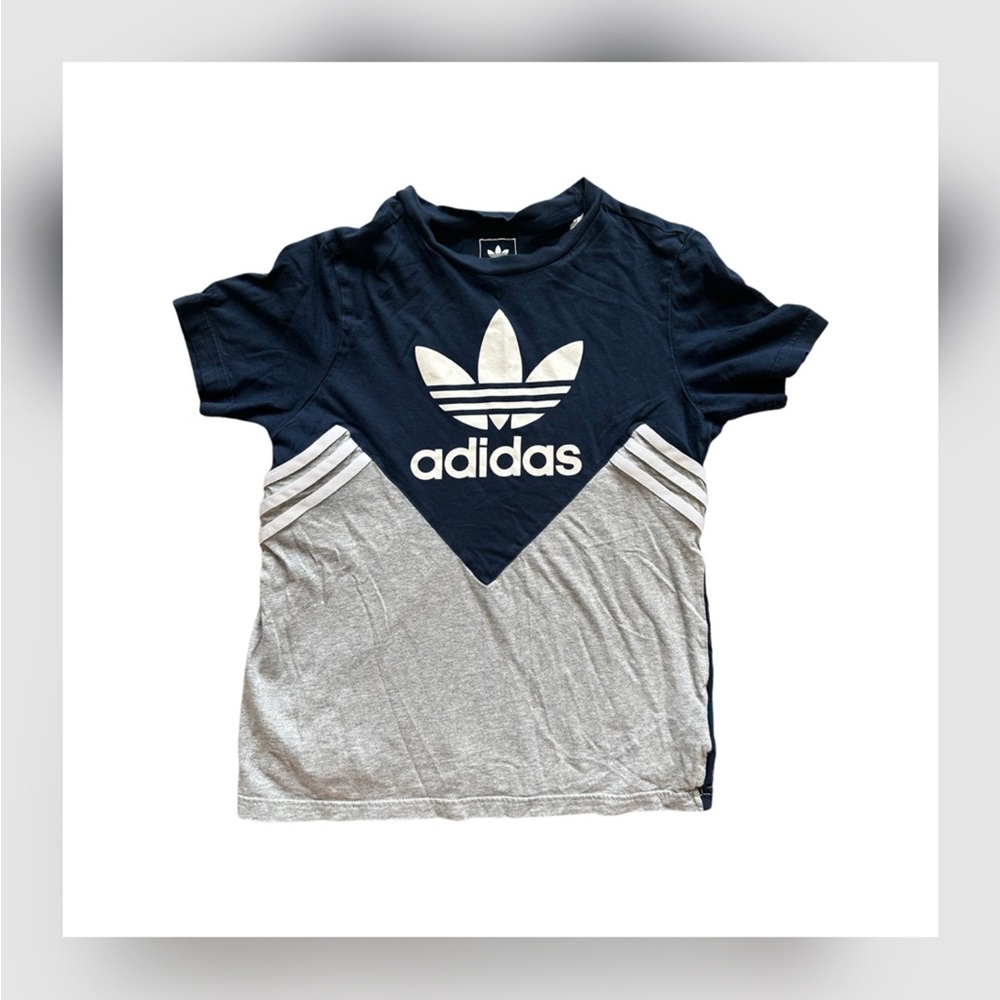 BOYS/KIDS ADIDAS SHORT SLEEVE T-SHIRT / SIZE M